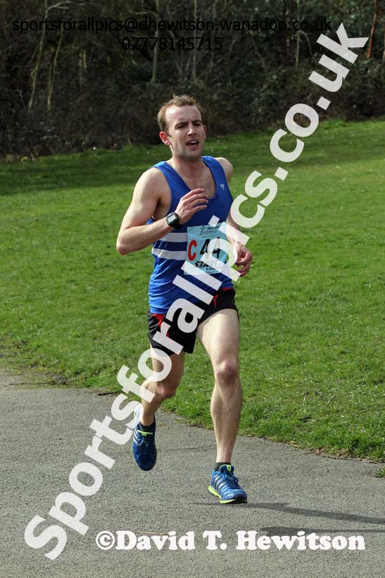 Carl Avery (Morpeth) on the 3rd leg of the senior mens 12 stage relay, 2014 Northern 12 and 6 Stage Relays, Heaton Park Manchester. Photo: David T. Hewitson/Sports for All Pics